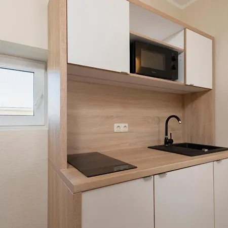 - Meisten In מלון